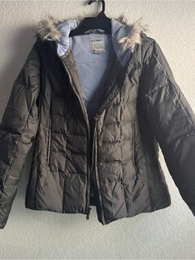 Old Navy Women's  Grey Puffer Jacket with removable Faux Fur on Hood. M